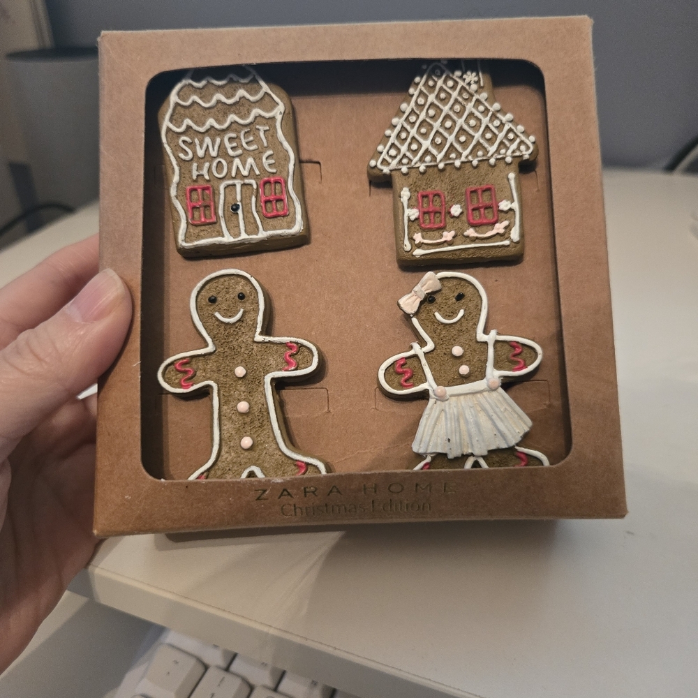 Zara Home - Christmas Edition Gingerbread Napkin Holder/Rings Set Of 4